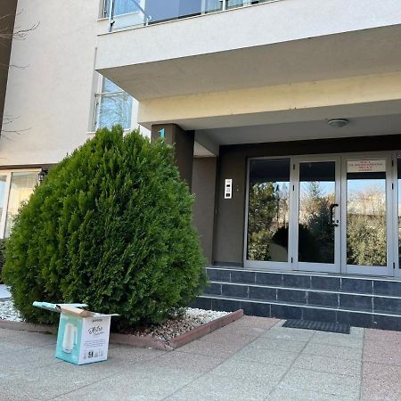 Tranzzzit Airport Apartment Otopeni Eksteriør bilde