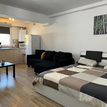 Tranzzzit Airport Apartment Otopeni Eksteriør bilde
