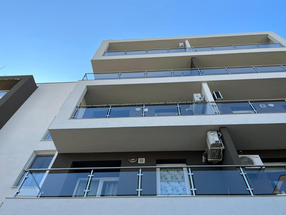 Tranzzzit Airport Apartment Otopeni Eksteriør bilde